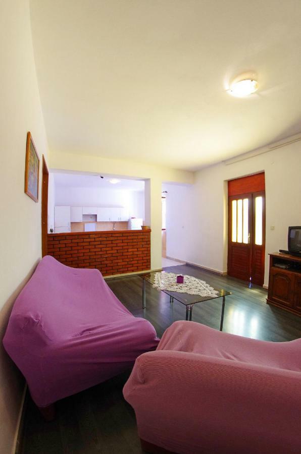 Large And Charming Apartment Near Beach With Big & Sunny Terrace Sumartin Esterno foto